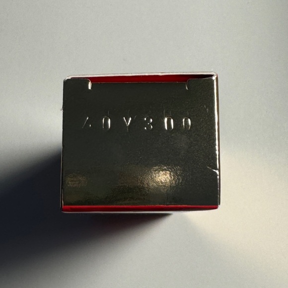 Valentino V Lighter Dual Use Liquid Light Face Base & Top Coat Mini .16oz 5ml - Picture 3 of 6